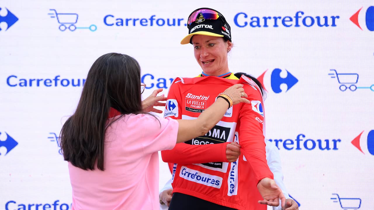 Marianne Vos grijpt leiderstrui in waaierrit Vuelta, Faulkner verrast met solozege